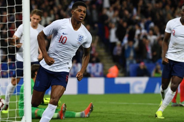 Selebrasi penyerang timnas Inggris, Marcus Rashford, setelah berhasil membobol gawang timnas Swiss dalam pertandingan uji coba yang digelar di Stadion King Power, Leicester, Inggris, pada Selasa (11/9/2018). 