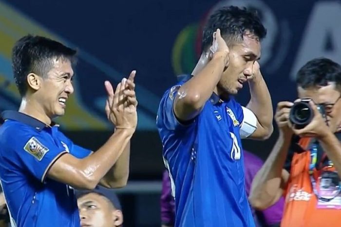  Perayaan gol kapten Thailand, Teerasil Dangda, setelah membobol gawang Indonesia di laga final Piala AFF 2016.
