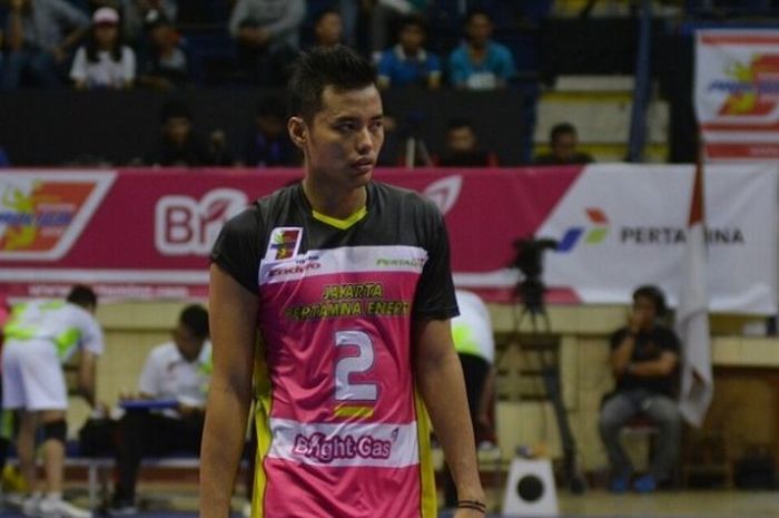 Kapten Jakarta Pertamina Energi, Agung Seganti, ketika tampil di putaran pertama final four proliga di GOR Citra Arena, Bandung, Jumat (29/4/2016).