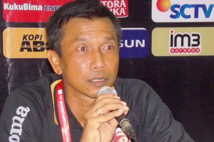 Pelatih Sriwijaya FC, Widodo Cahyono Putra, saat sesi jumpa pers usai timnya menahan imbang Persib Bandung 1-1 pada laga perdana Torabika Soccer Championship 2016 di Stadion Si Jalak Harupat, Sabtu (30/4/2016).