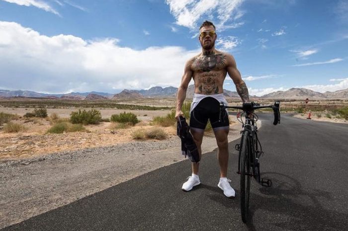 Conor McGregor dan tim mengajukan kepada Komisi Atletik Negara Bagian Nevada untuk menggunakan wasit yang berasal dari luar Amerika Serikat.