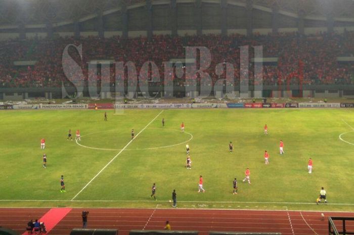 Laga Persija Jakarta kontra Persela Lamongan di Stadion Patriot, Minggu (27/8/2017)