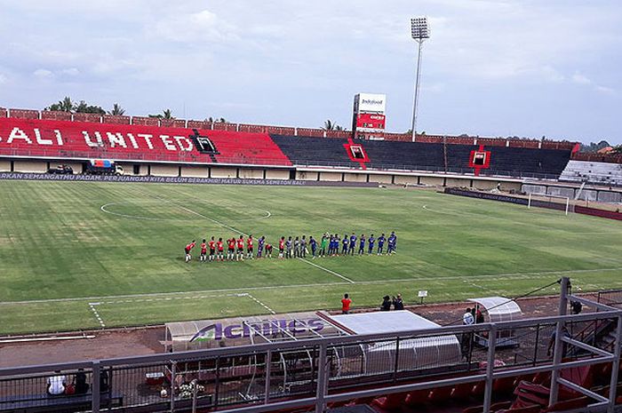 Kondisi Stadion I Wayan Dipta, Gianyar saat dipergunakan Bali United untuk menjamu PSIS Semarang dalam laga uji coba, Rabu (10/1/2018).