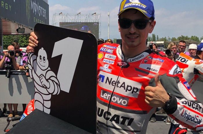 Jorge Lorenzo berhasil merebut pole position pertamanya bersama Ducati.