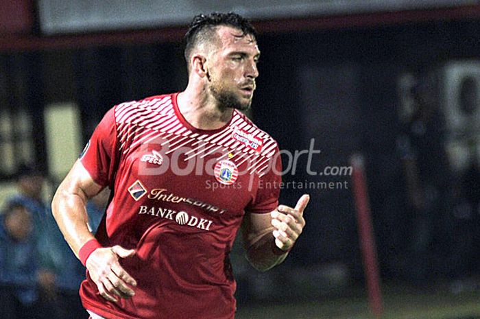 Striker Persija Jakarta, Marko Simic (kiri), dalam laga terakhir Grup D Piala Presiden 2018 melawan Bali United di Stadion Kapten I Wayan Dipta, Gianyar, Senin (29/1/2018).