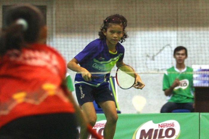 Evelin Gracia Parapat menjadi juara tunggal putri kelompok U-11 pada Sirnas MILO Badminton Competition, di Malang, Jawa Timur, Sabtu (30/9/2017).