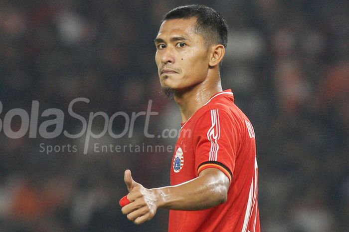 Aksi Rudi Widodo pada pertandingan penyishan Grup H Piala AFC 2018 melawan Tampines Rovers di Stadion Utama Gelora Bung Karno, Rabu (28/2/2018). 