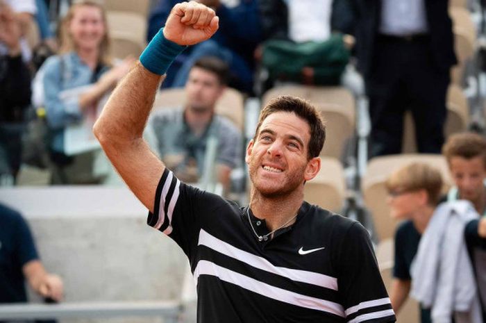 Ekspresi Juan Martin del Potro (Argentina) usai memenangkan laga 16 besar Roland Garros 2018, Senin (4/6/2018).