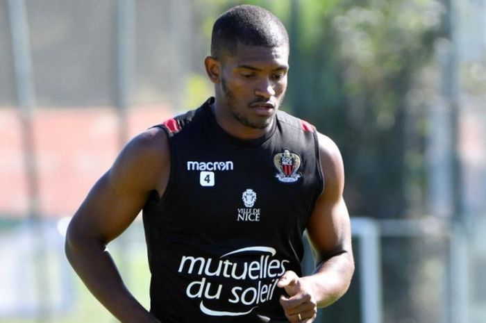 Marlon Santos saat menjalani sesi latihan tim OGC Nice di Stadion Allianz Riviera, 4 September 2017.  