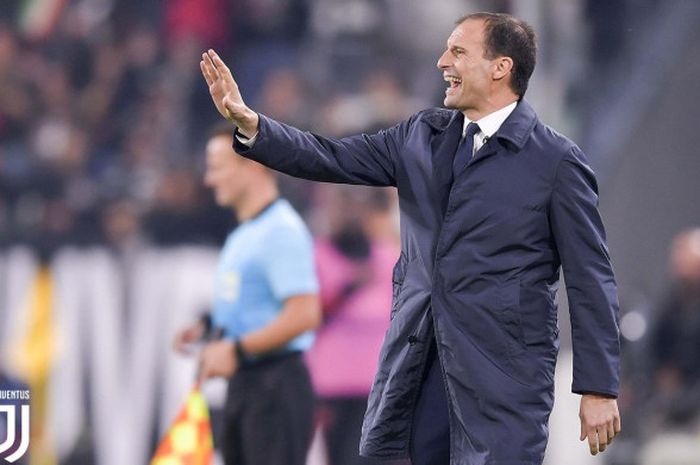 Ekspresi pelatih Juventus, Massimiliano Allegri, dalam laga Grup H Liga Champions melawan Manchester United di Stadion Allianz, Turin, Italia pada 7 November 2018.