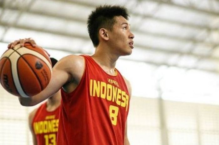 Small forward W88.news Aspac Jakarta, Abraham Damar Grahita, saat menjalani latihan bersama tim nasional (timnas) untuk SEA Games 2017 di GOR Kertajaya, Surabaya, Jawa Timur, 24 Januari lalu.