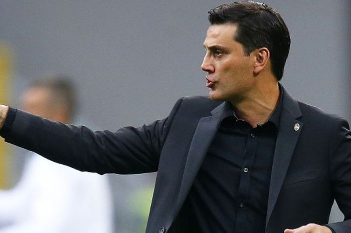 Reaksi pelatih AC Milan, Vincenzo Montella, dalam duel Serie A lawan Sassuolo di San Siro, 2 Oktober 2016.