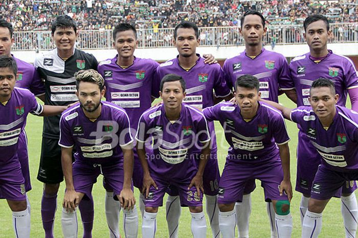 Tim Persita Tangerang berpose menjelang dimulainya laga Piala Dirgantara 2017 yang digelar di Stadion Maguwoharjo, Sleman, Yogyakarta.