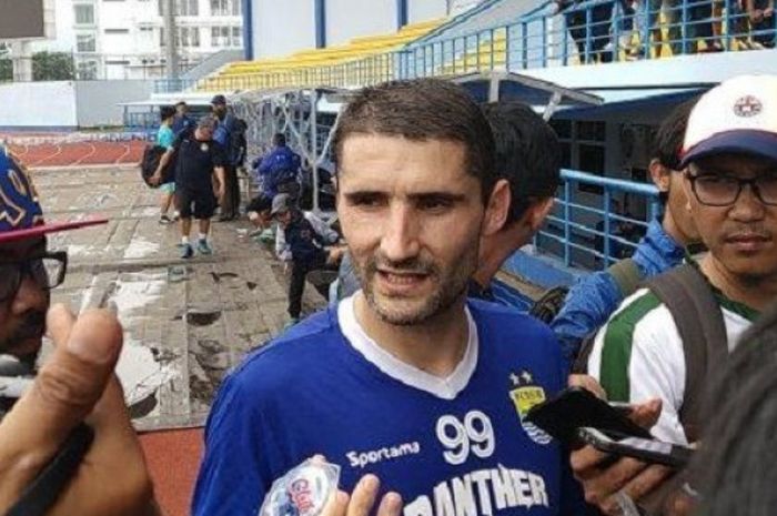 Srdjan Lopicic melakukan sesi latihan perdana bersama Persib Bandung, Senin (14/1/2019).