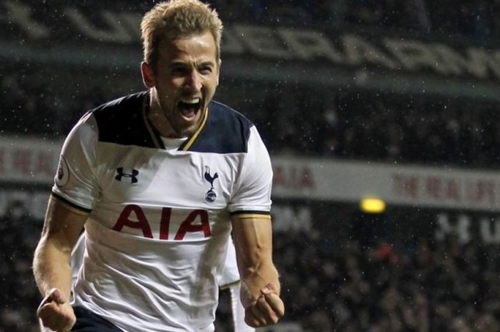 Ekspresi penyerang Tottenham Hotspur, Harry Kane, selepas menjebol gawang West Ham United dalam laga Premier League di Stadion White Hart Lane, London, 19 November 2016.