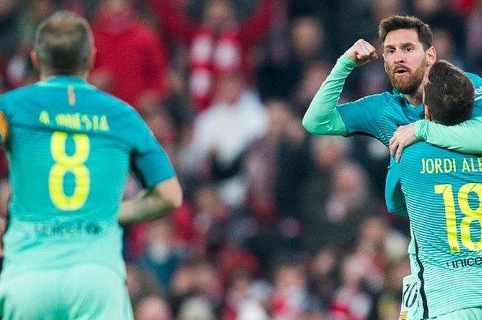 Ikon FC Barcelona, Lionel Messi (kedua dari kanan), merayakan gol yang dia cetak ke gawang Athletic Bilbao dalam laga pertama babak 16 besar Copa del Rey di Stadion San Mames, Bilbao, Spanyol, 5 Januari 2017.