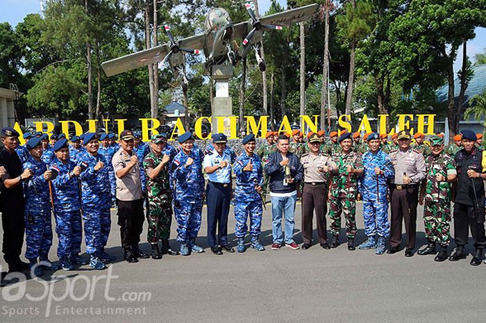 Rombongan pembawa api obor Asian Games 2018 sampai di Malang pada hari Jumat (20/7/2018) pagi. Setelah mendarat di Malang, api obor Asian Games selanjutnya di bawa ke kompleks Makam Bung Karno di Kota Blitar.