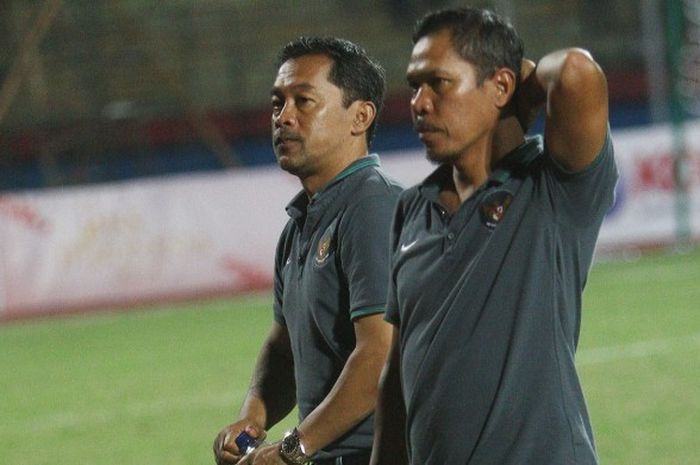 Aji Santoso (kiri) dan Mustaqim saat berduet menangani tim nasional Indonesia U-23.