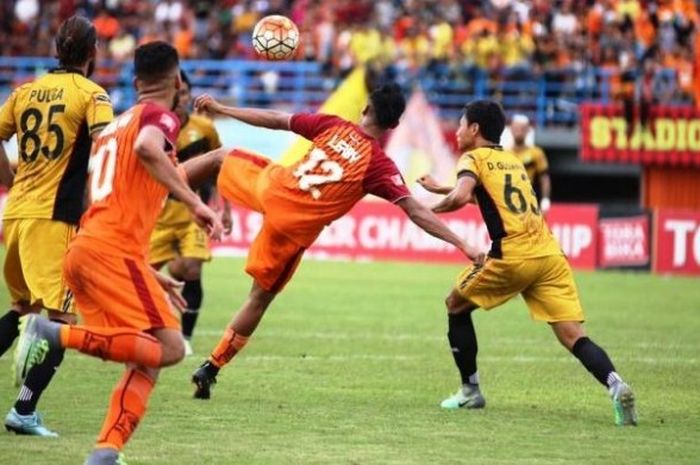 Laga lanjutan TSC 2016 antara Pusamania Borneo FC dan Mitra Kukar di Stadion Segiri, Samarinda, Rabu (12/10/2016).