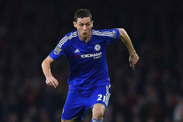 Gelandang Chelsea, Nemanja Matic, dalam laga kontra Arsenal pada Minggu (24/1/2016)