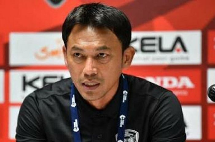 Pelatih asal Thailand, Totchtawan Sripan yang menyatakan mundur dari Muanthong United.