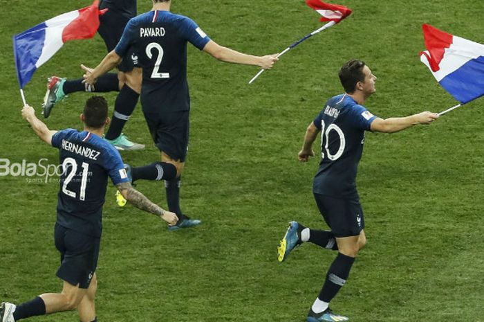 Bek Atletico Madrid, Lucas Hernandez,  merayakan kemenangan Prancis atas Kroasia dalam laga final Piala Dunia 2018 di Stadion Luzhniki, Moskow, 15 Juli 2018. 