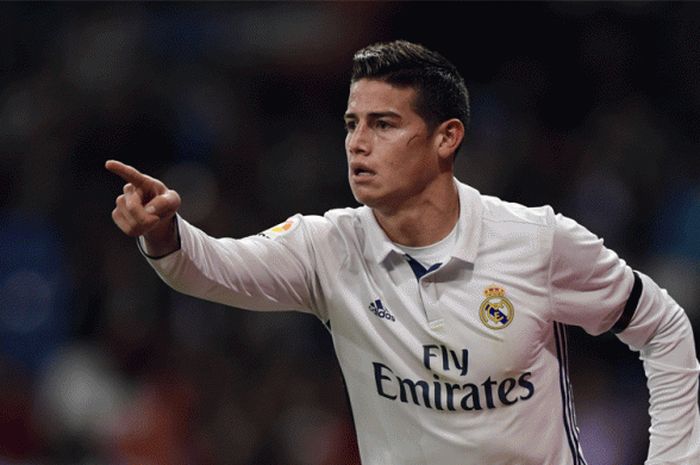 Gelandang Real Madrid, James Rodriguez melakukan selebrasi setelah mencetak gol ke gawang Deportiva Leonesa dalam laga Copa Del Rey di Santiago Bernabeu, 30 November 2016. 