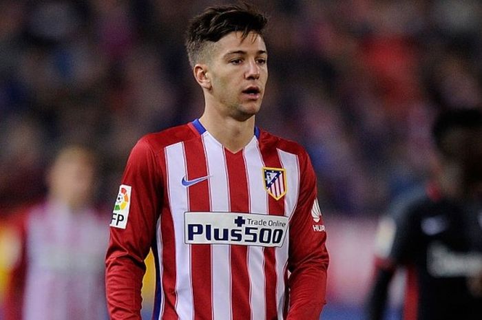 Striker Atletico Madrid, Luciano Vietto, dalam pertandingan La Liga 2015-2016 menghadapi Athletic Bilbao di Stadion Vicenten Calderon, Madrid, Spanyol, pada 13 Desember 2015.