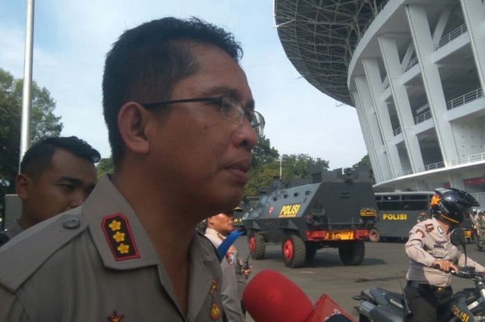 Kapolres Jakarta Pusat, Kombes Roma Hutajalu menerangkan sistem kontrol massa di laga Persija Jakarta melawan Song Lam Nghe An.