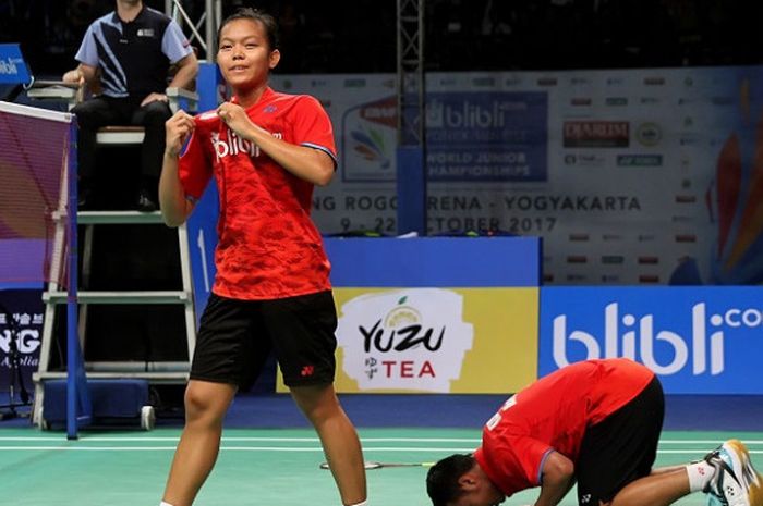 Pasangan ganda campuran Indonesia, Rehan Naufal Kusharjanto, Siti Fadia Silva Ramadhanti, melakukan selebrasi setelah memastikan diri ke final Kejuaraan Dunia Junior 2017 seusai mengalahkan Fan Qiuyue/Liu Xuanxuan, 21-15, 21-14 pada semifinal Kejuaraan Dunia Junior 2017 di GOR Among Rogo, Yogyakarta, Sabtu (21/10/2017).