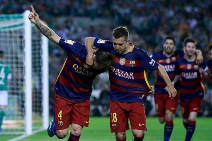 Para pemain FC Barcelona merayakan gol yang dicetak ke gawang Real Betis dalam pertandingan La Liga di Stadion Benito Villamarin, Seville, Spanyol, 30 April 2016.