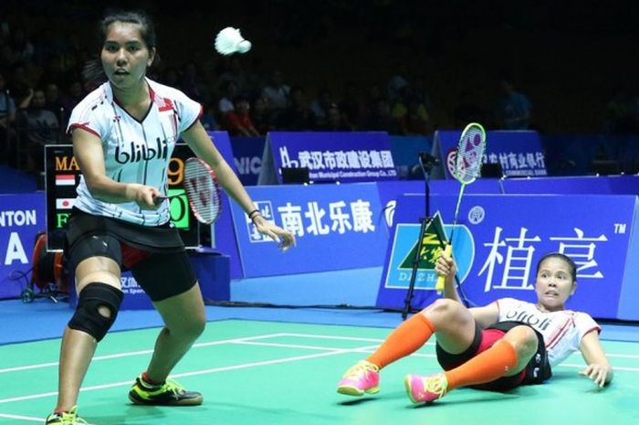 Pasangan ganda putri nasional, Nitya Krishinda Maheswari/Greysia Polii, saat menjalani pertandingan babak semifinal Kejuaraan Asia melawan wakil Jepang, Naoko Fukuman/Kurumi Yonao, di Wuhan Sports Center, Sabtu (30/4/2016).