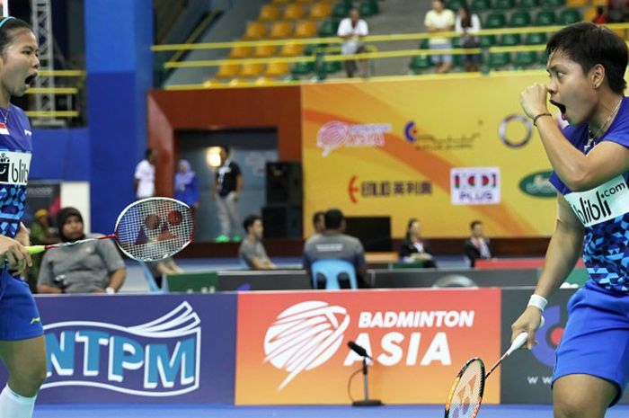 Pasangan ganda putri Indonesia, Greysia Polii/Apriyani Rahayu, bereaksi saat mencetak poin melawan Misaki Matsutomo/Ayaka Takahashi (Jepang) pada semifinal Kejuaraan Beregu Asia 2018 yang berlangsung di Stadium Sultan Abdul Halim, Sabtu (10/2/2018).