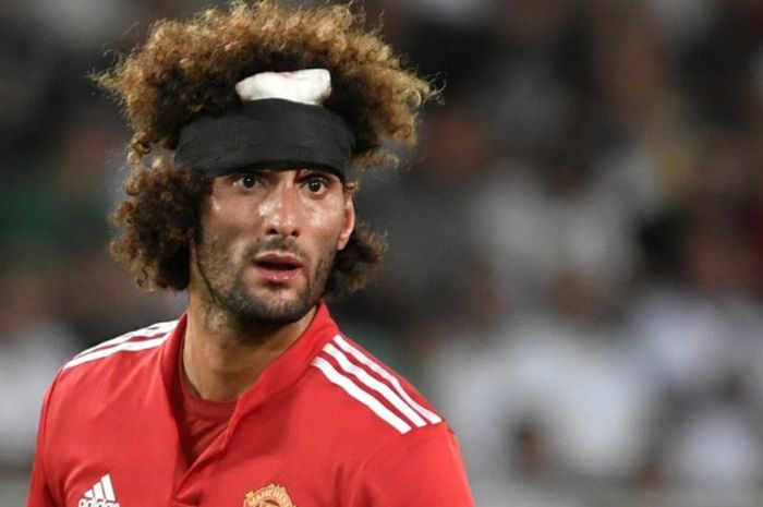 Gelandang Manchester United, Marouane Fellaini, bermain menggunakan pelindung kepala dalam partai Piala Super Eropa lawan Real Madrid, 8 Agustus 2017.