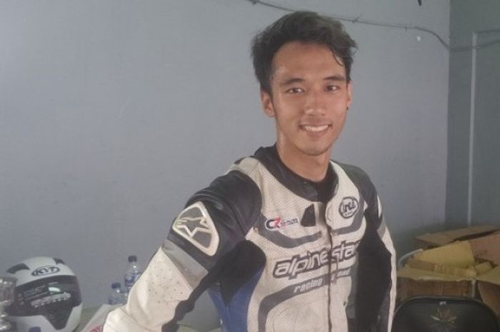 Imanuel Pratna berfoto seusai menjalani balapan seri pertama Indospeed Race Series (IRS) 2017 di Sirkuit Sentul, Kabupaten Bogor, Minggu (19/3/2017).