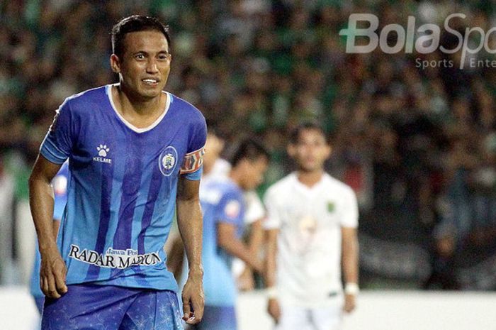 Kapten Madiun Putra, Asmar Abu, saat tampil melawan Persebaya Surabaya dalam laga pekan ke-8 Liga 2 di Stadion Wilis Madiun, Jawa Timur (20/07/2017).