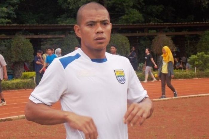 Striker Persib Bandung, Tantan, nyaman dengan rambut plontos.