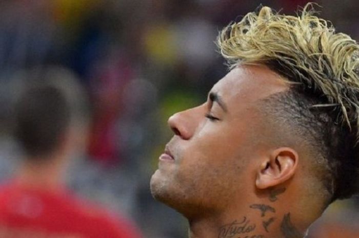 Gaya rambut Neymar.