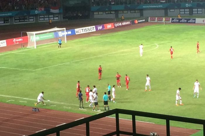 Suasana laga Grup A Asian Games 2018, timnas u-23 Indonesia melawan Hong Kong, di Stadion Patriot Candrabhaga, Kota Bekasi, Senin (20/8/2018).