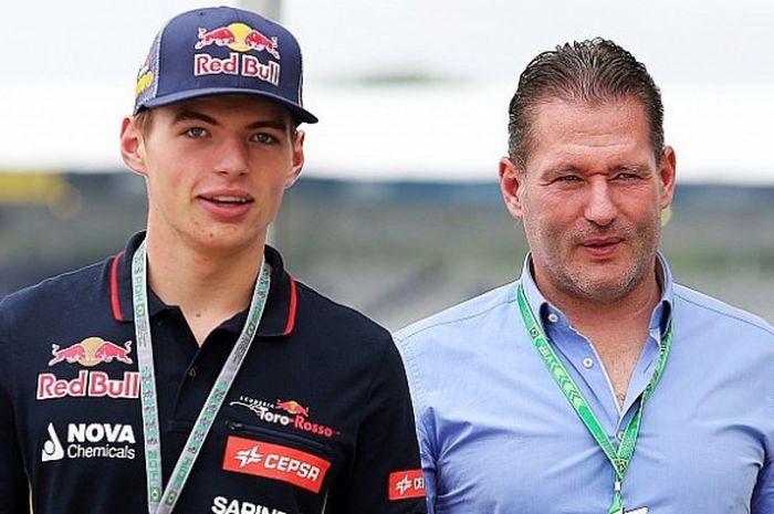 Jos Verstappen (kanan) dan Max Verstappen (kiri) di sirkuit Jerez pada musim 2015