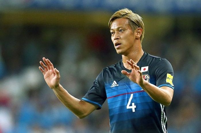 Ekspresi gelandang timnas Jepang, Keisuke Honda, saat melawan Uni Emirat Arab dalam laga lanjutan Kualifikasi Piala Dunia 2018 di Stadion Hazza Bin Zayed, Al Ain, pada 23 Maret 2017.