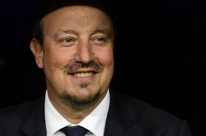 Pelatih Real Madrid, Rafael Benitez, saat menyaksikan laga Madrid vs PSG, 3 November 2015.