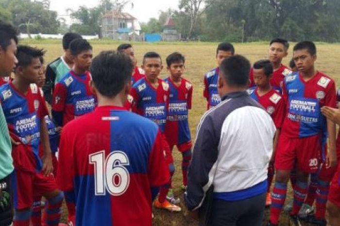 Arema U15  menjalani Kompetisi Piala Askpt Malang di Lap. Jagung Kedungkandang Kota Malang