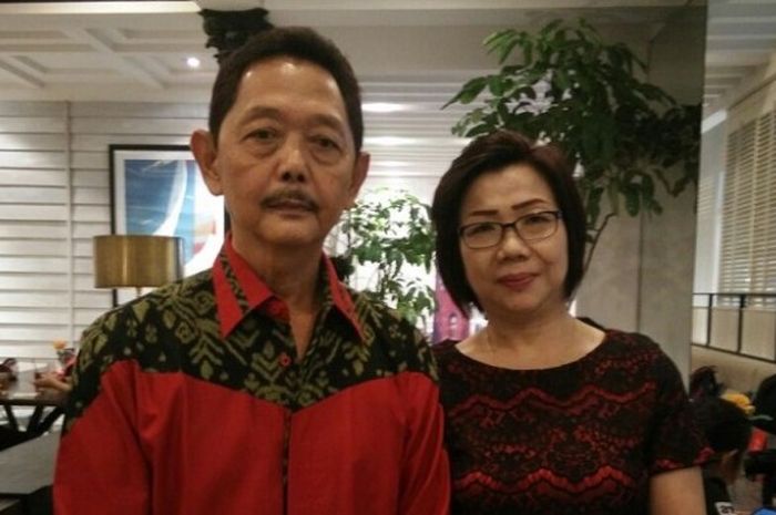 Ayah dan Ibu Kevin Sanjaya Sukamuljo, Sugiarto Sukamuljo dan Winartin Niawati, berpose di kawasan Jakarta Pusat, Rabu (22/3/2017).