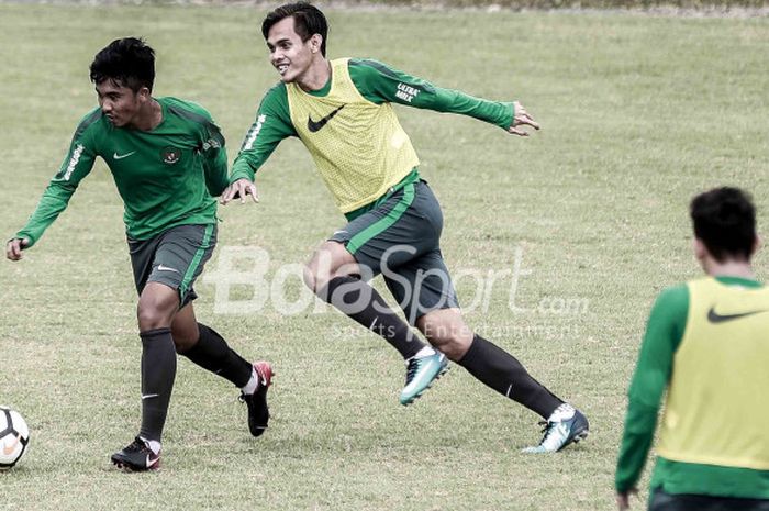 Rezaldi Hehanusa menjalani latihan dalam rangkaian training camp (TC) timnas U-23 Indonesia di Lapangan B, kompleks Gelora Bung Karno (GBK), Senayan, Jakarta Pusat, Selasa (20/2/2018).