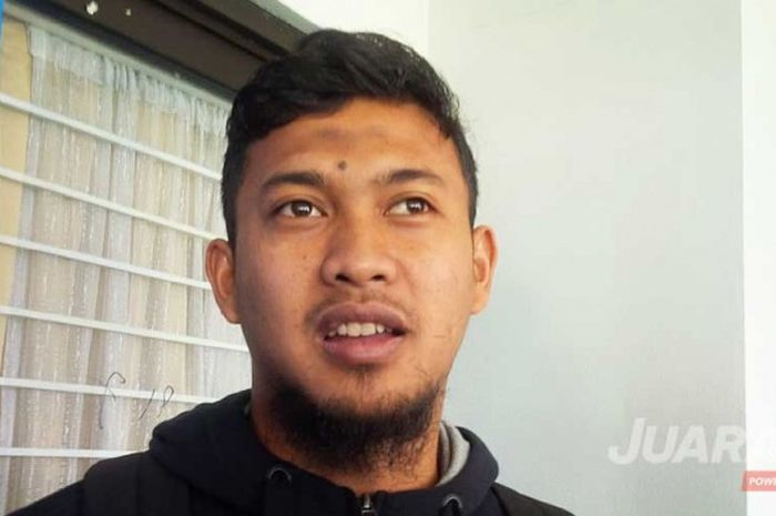 Penjaga gawang Persib, Muhammad Natshir.