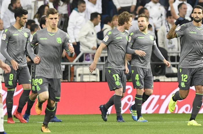 Selebrasi striker Real Sociedad, Willian Jose (kanan) usai mencetak gol ke gawang Real Madrid dalam lanjutan La Liga pekan ke-18 di Stadion Santiago Bernabeu pada Minggu (6/1/2019) atau Senin dini hari WIB.