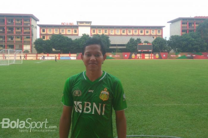 Pemain baru Bhayangkara FC, Adam Alis, di Stadion PTIK, Jakarta, Selasa (17/7/2018).