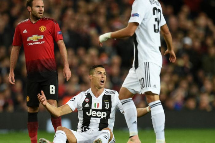 Megabintang Juventus, Cristiano Ronaldo, dalam partai Liga Champions melwan Manchester United di Old Trafford, Selasa (23/10/2018)