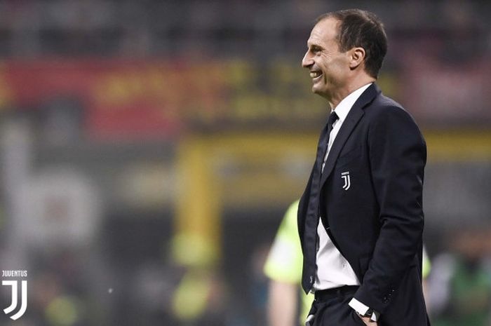 Ekspresi pelatih Juventus, Massimiliano Allegri, dalam laga Liga Italia melawan AC Milan di Stadion San Siro, Milan pada 11 November 2018.